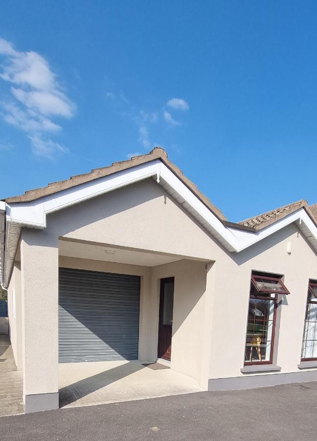 Spacious Curragh 2-Bed Apartment With Own Entrance Brownstown Zewnętrze zdjęcie